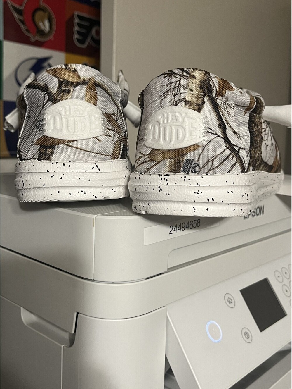 Hey Dudes Shoes Mens Size 11 Realtree Pittsburgh Penguins - Picture 2 of 5